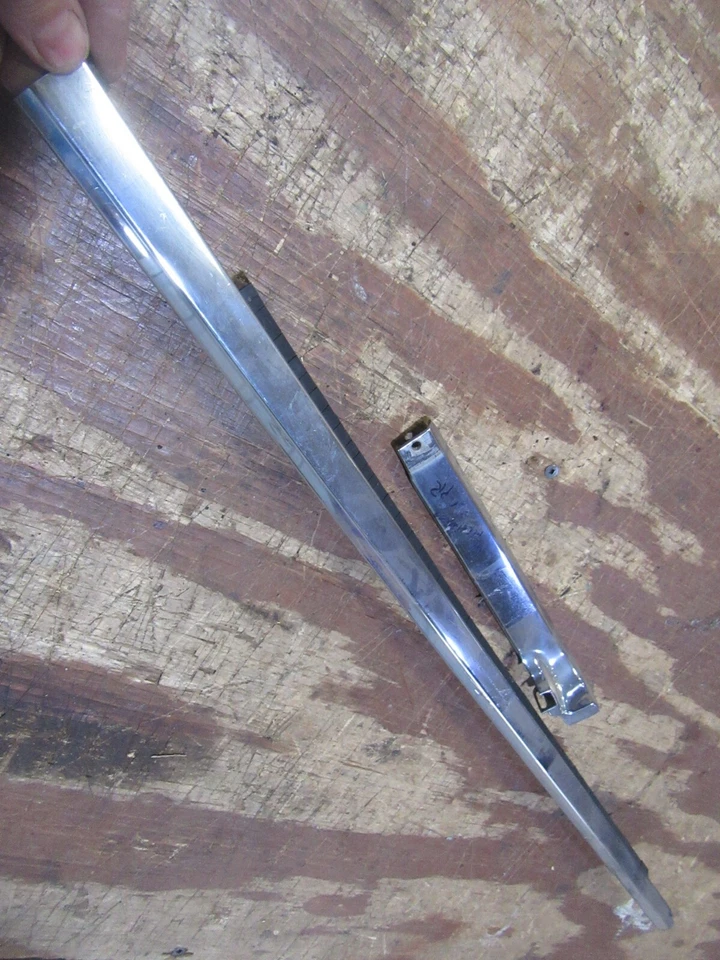 Cadillac Fleetwood 1966 4 puertas serie 60 borde de puerta moldura pieza PR Foto 2 de 3