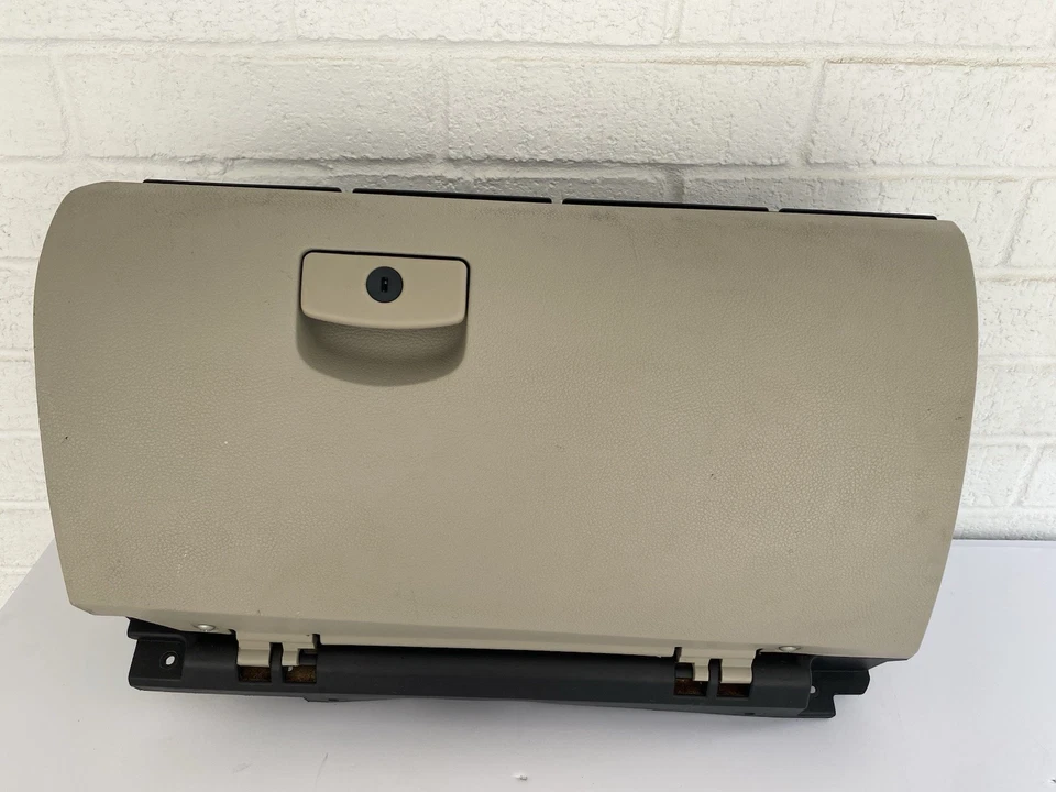 Subaru Legacy Outback 2010-2014 OEM tablero guantera compartimento de almacenamiento Foto 4 de 4