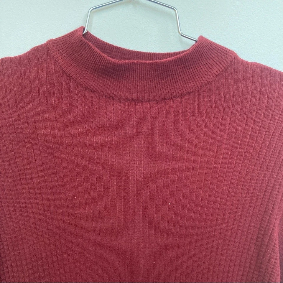 Suéter Zara Para Hombre Borgoña Cuello Simulado Acanalado Tejido Suéter Rojo Oscuro Foto 3 de 4