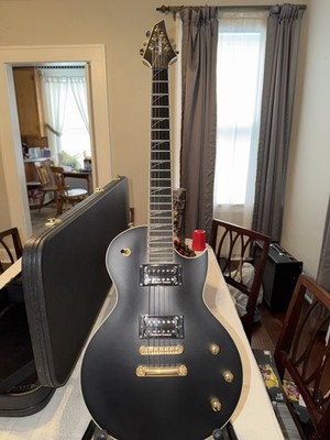 Jackson Pro Series Monarkh SC with black and Gold Case