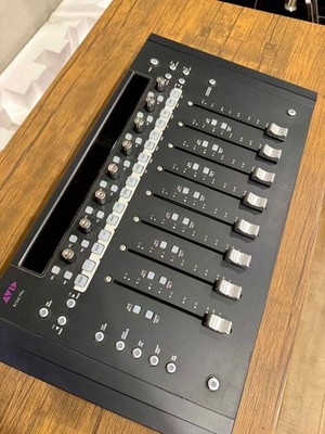 Avid Artist Mix DAW Controller 8-Fader Control Surface Pro Audio