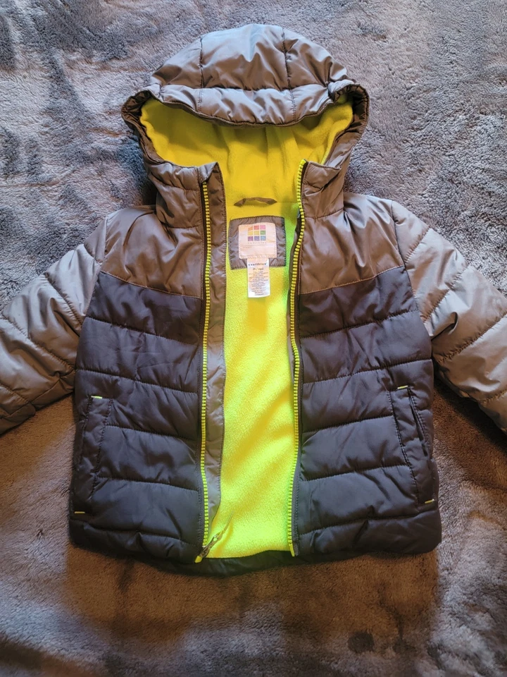 Chaqueta acolchada Healthtex 2t verde y gris cremallera completa con capucha Foto 3 de 4