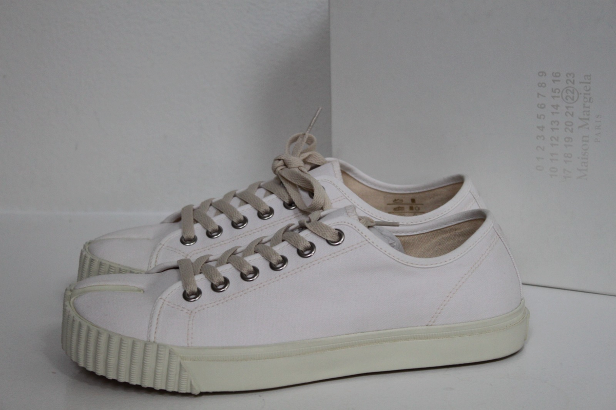 sz 8 / 41 Maison Margiela Tabi low top White Canvas Sneakers Men