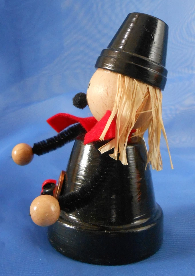 1 kleine Tontopffigur "Schornsteinfeger" mit Marienkäfer, Handgefertigt  - Bild 2 von 3