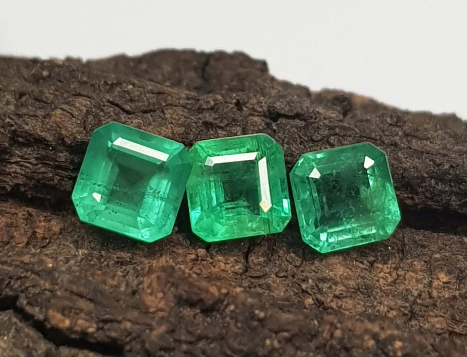 2.50 Ct 5 MM Natural Zambian Emerald Square Cut Untreated Lustrous Gemstone 3Pcs - Image 3 of 4
