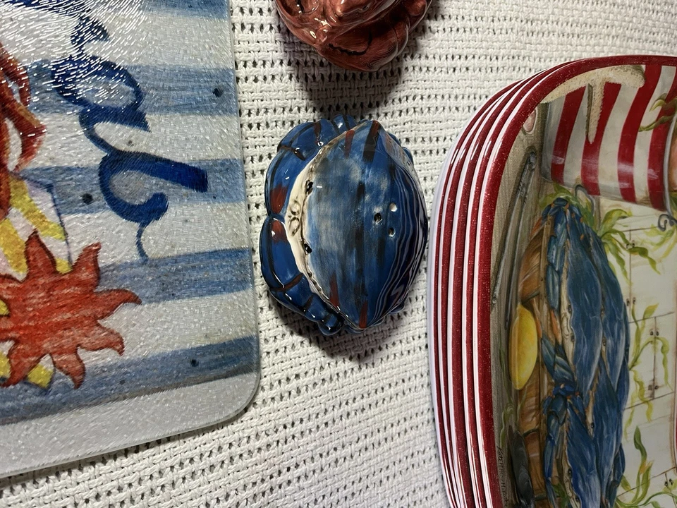 Cypress Seafood Lobster Picnic Set Crab Salt & Pepper Shaker Cutting Board Gift - Image 3 of 4