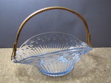 Glasschale in Form eines Korbes mit Trageb&uuml;gel L&auml;nge ca. 27 cm