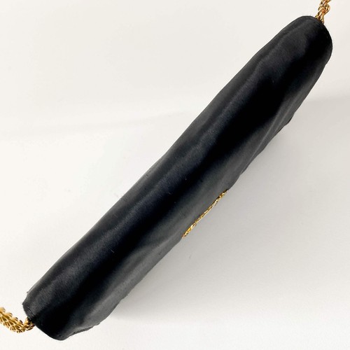 Bolso clutch CELINE negro satinado con correa de cadena dorada - Imagen 6 de 18