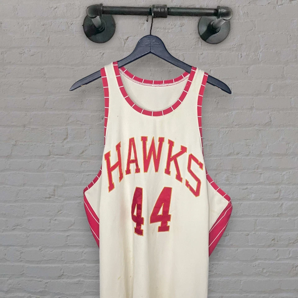 VTG 1973 Pistol Pete Mavarich Atlanta Hawks 44 Mitchell & Ness Jersey Size 60 - Image 2 of 4