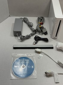 Nintendo Wii Console GameCube Compatible 2 Controllers 2 Nunchucks Wii Sports