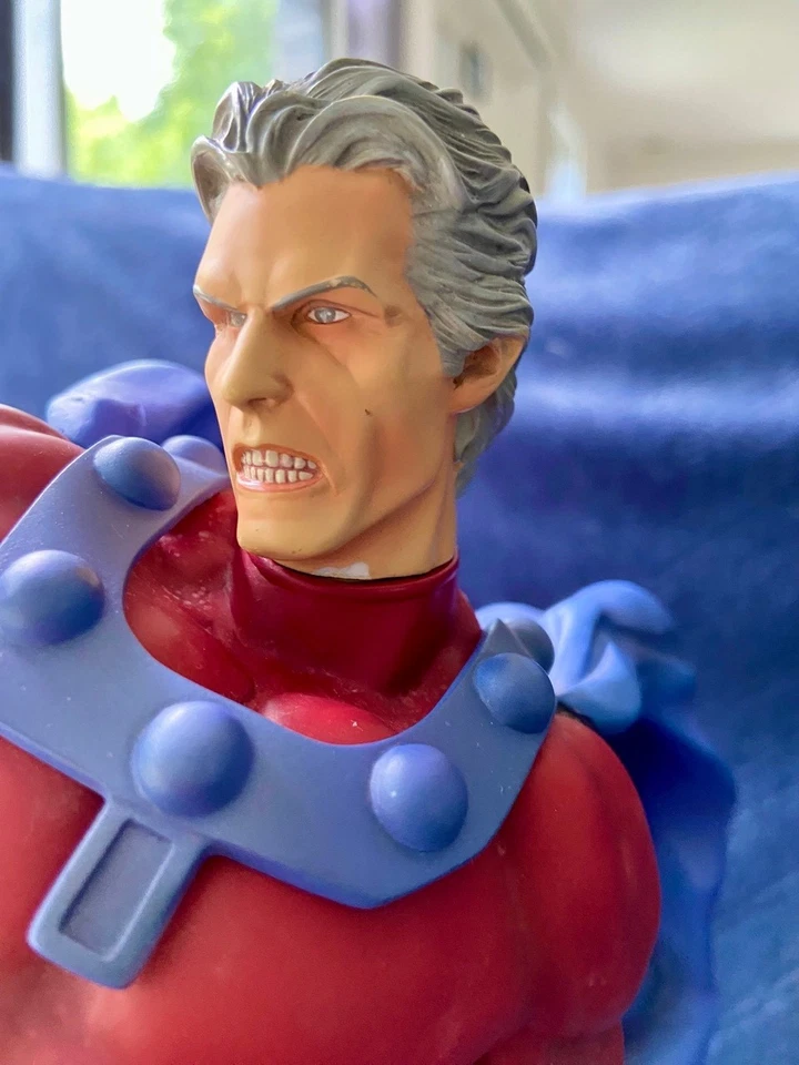 Magneto Comiquette Sideshow Exclusive #293/1000 - Photo 2/4