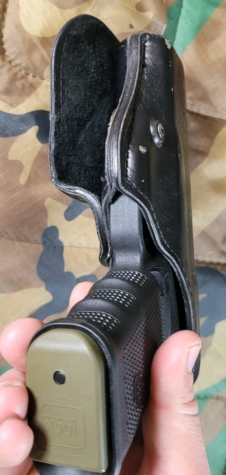 Safariland Glock 17,22,19,23,47,49,25,19x Left-hand Owb Black Leather Paddle - Image 4 of 4