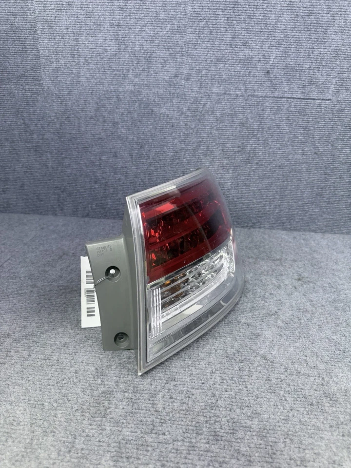 2007 - 2009 Mazda CX-9 Rear Right Passenger Side Outer Tail Light OEM - Image 3 of 4