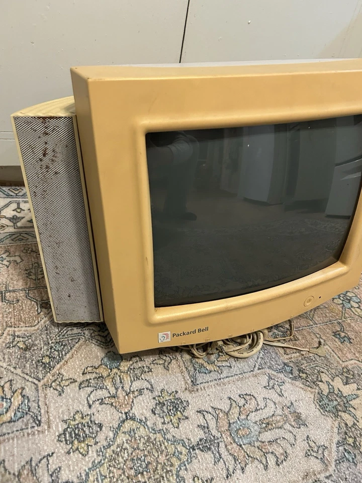 Vintage Packard Bell Multimedia 1010 13" CRT VGA Computer Monitor With Speakers - Image 3 of 4