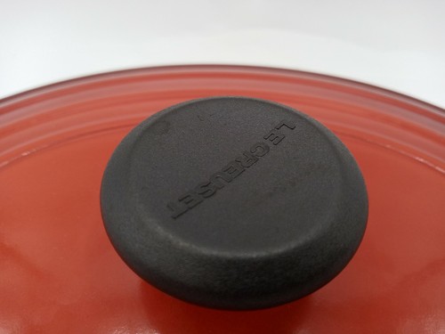 New Genuine Le Creuset Oval Casserole lid only 3.5 Qts Cherry Red France - Picture 3 of 5