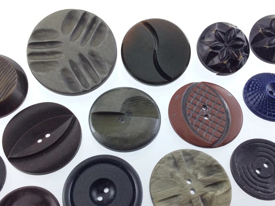 Vintage Molded Mixed Lot Plastic Garment Button Size 1.75in Lot of 34 742C - Image 3 of 4