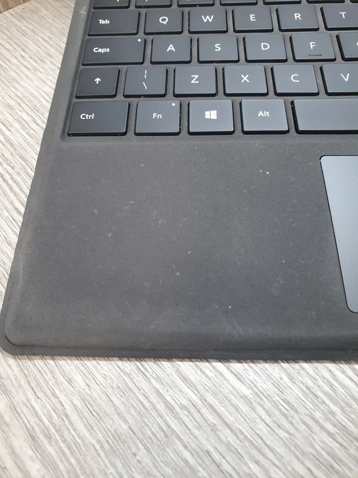 Microsoft Surface Pro (5th Gen) 12.3" M3-7Y30 4GB RAM 128GB NVMe Grade B EB2911 - Image 3 of 4