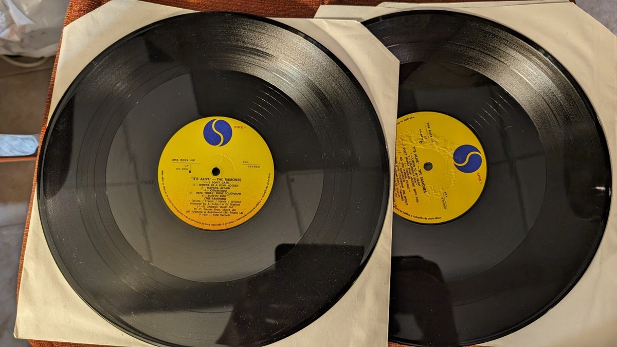 The Ramones It's Alive Double Vinyl Sire Records SRK2 6074