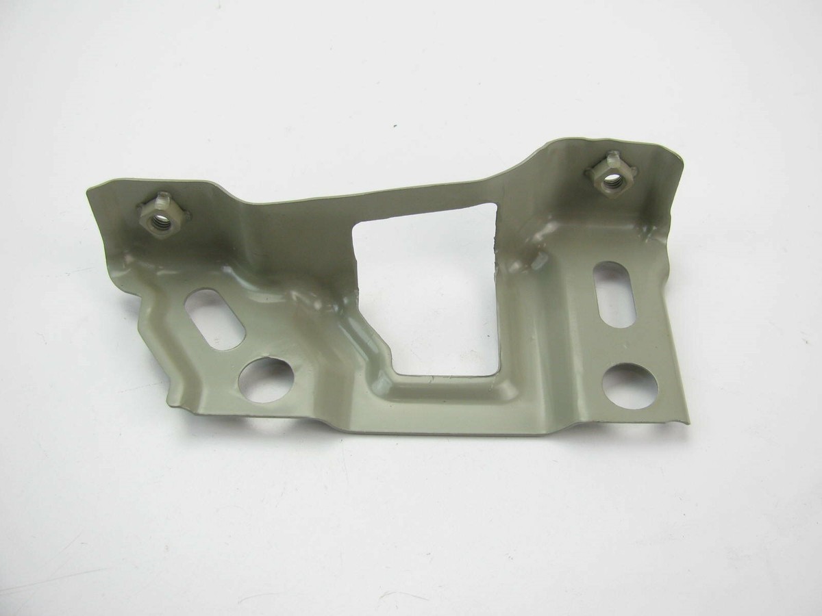 Left Drivers Side Fender Upper Bracket OEM For 2005-09 Tucson  