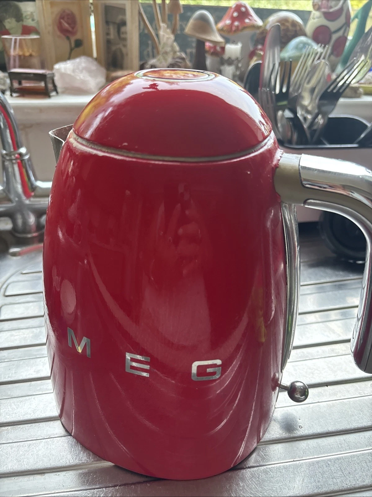 SMEG Red Kettle works well But Needs repairing Loose Lid Scale Tidy Up bargain
Opens in a new window