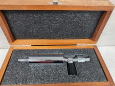 VEECO INSTRUMENTS INC. 4RC HELIUM MASS SPECTROMETER LEAK DETECTOR