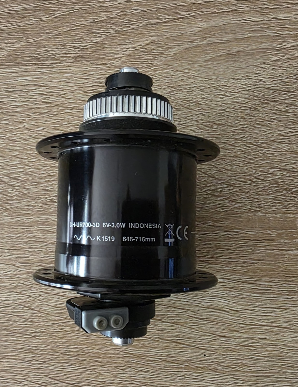 Moyeu dynamo Shimano UR700 résout les pannes de batterie sur votre vélo de randonnée à disque