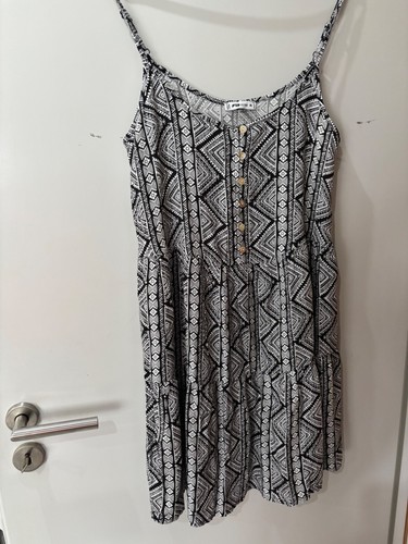 leichtes kurzes Sommer Kleid in schwarz/weiß Gr. 38/40 Sommerkleid