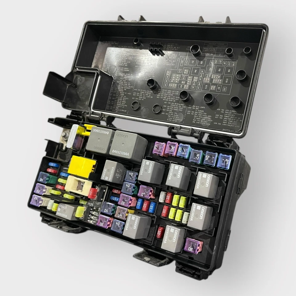 Chrysler Town & Country Dodge Grand Caravan 2011 TIPM caja de relé de fusibles 04692335AE Foto 3 de 4