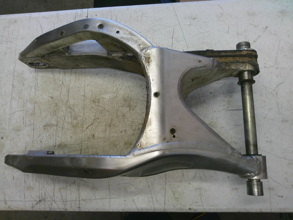 Brazo oscilante trasero Honda CBR 954 CBR900RR 2002-2003 Foto 2 de 4