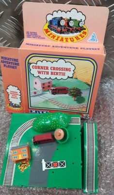 Ertl Eckkreuzung mit Bertie Thomas der Lok Vintage Spielset sehr guter Zustand
