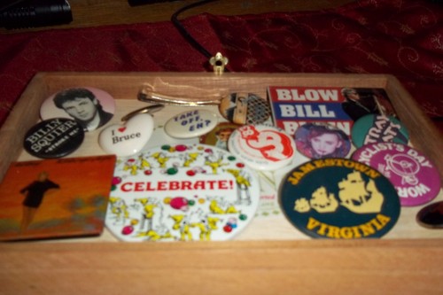 Lot of old vintage various collectible pins 17 pcs. The Who, Boy George, Springs - Picture 7 of 7