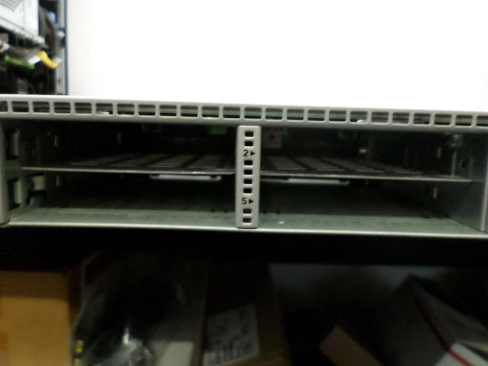 Cisco BE6000 UCS C220 M4S 2,40 GHz Xeon E5-2630 v3 16 GB DDR4 sin unidades/sin sistema operativo Foto 2 de 4