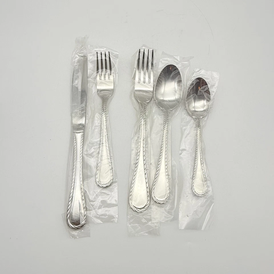 Oneida 5 Piece Place Setting Flatware Immaculate 18/10 Stainless Steel - Image 3 of 4