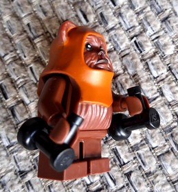 LEGO 2009 Wicket -  Minifig,  from Battle Endor  8038 minifigure Only