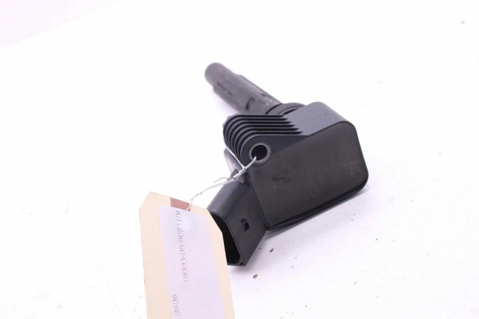 Bobina de encendido Audi A3 S3 Volkswagen Golf Jetta GLI OEM usada Foto 2 de 4