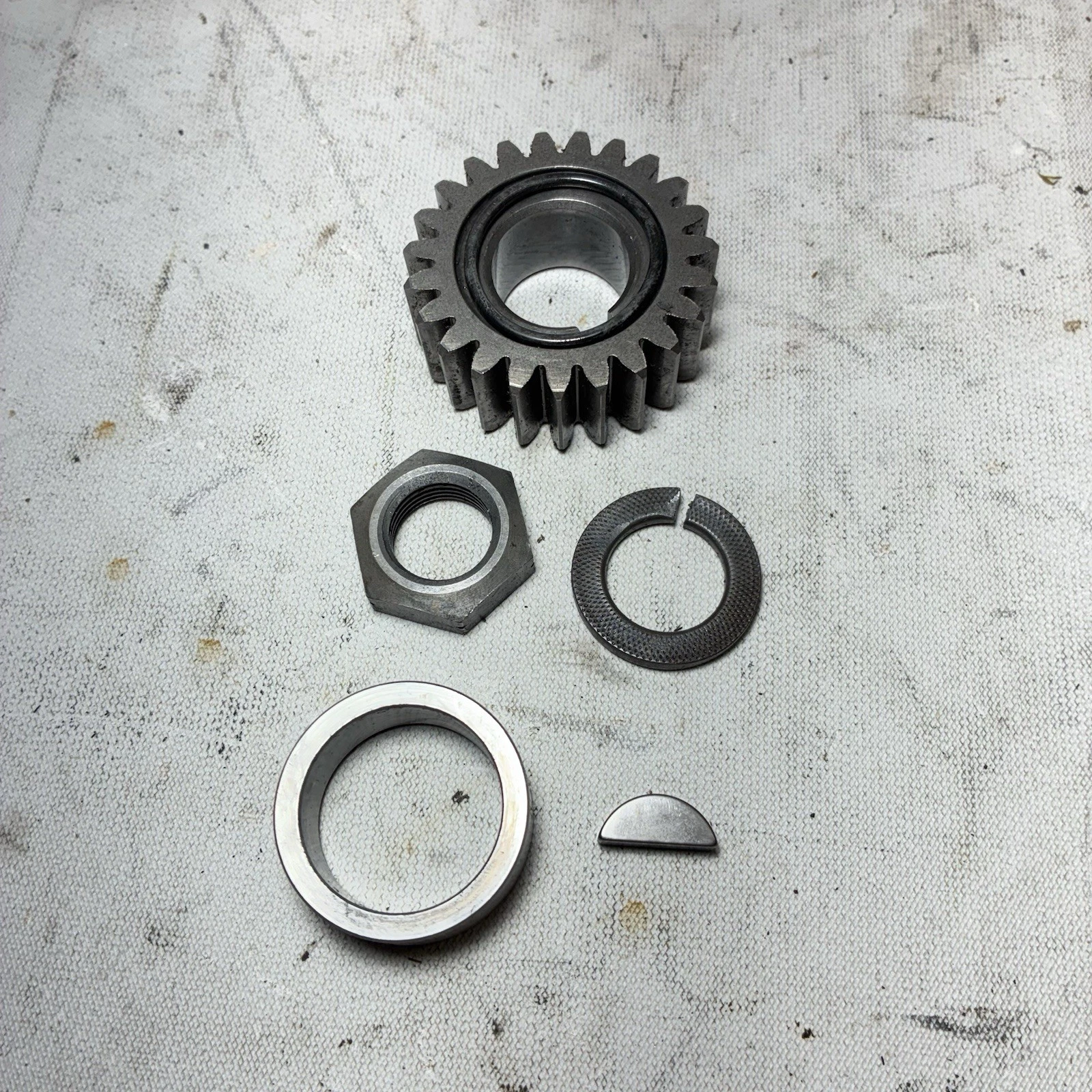 KTM 125 EXE EXC OEM 1998 - 2001 - Crankshaft primary gear 98-16