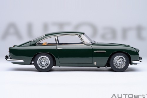 Aston Martin DB5 British Racing Green in 1:18 scale by AUTOart - Picture 7 of 11