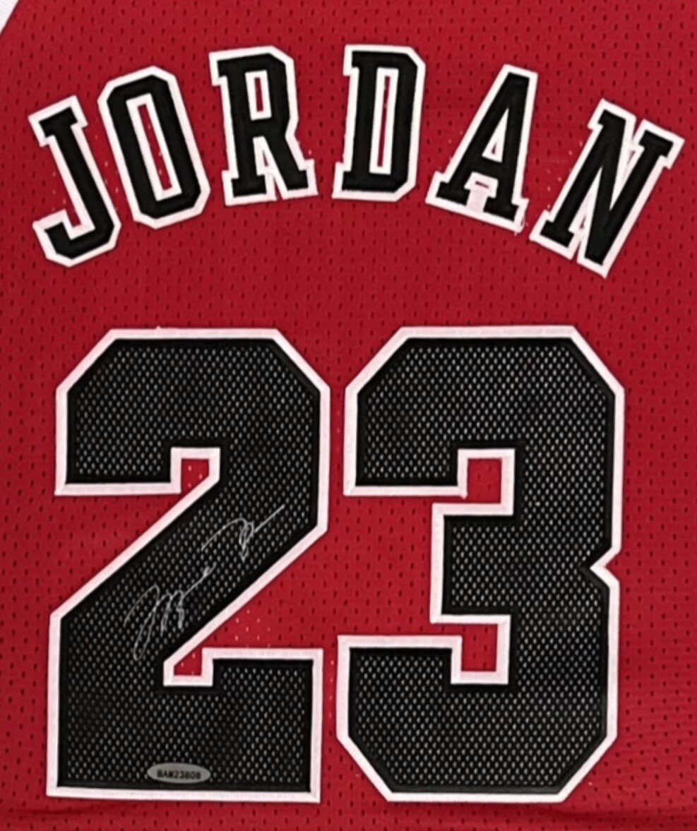 MICHAEL JORDAN Signed Jersey Bulls + 6 Championship Rings & Cards