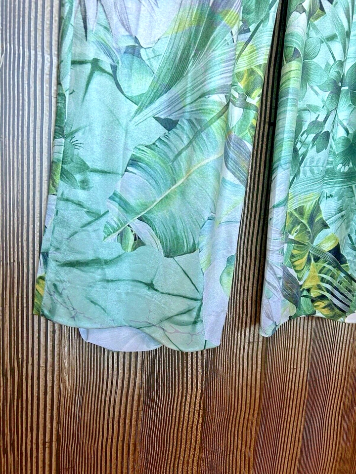 GUESS Women's Candice Tropical Print Jumpsuit Green Satin V Neck Vacay Sz XS - Image 4 of 4