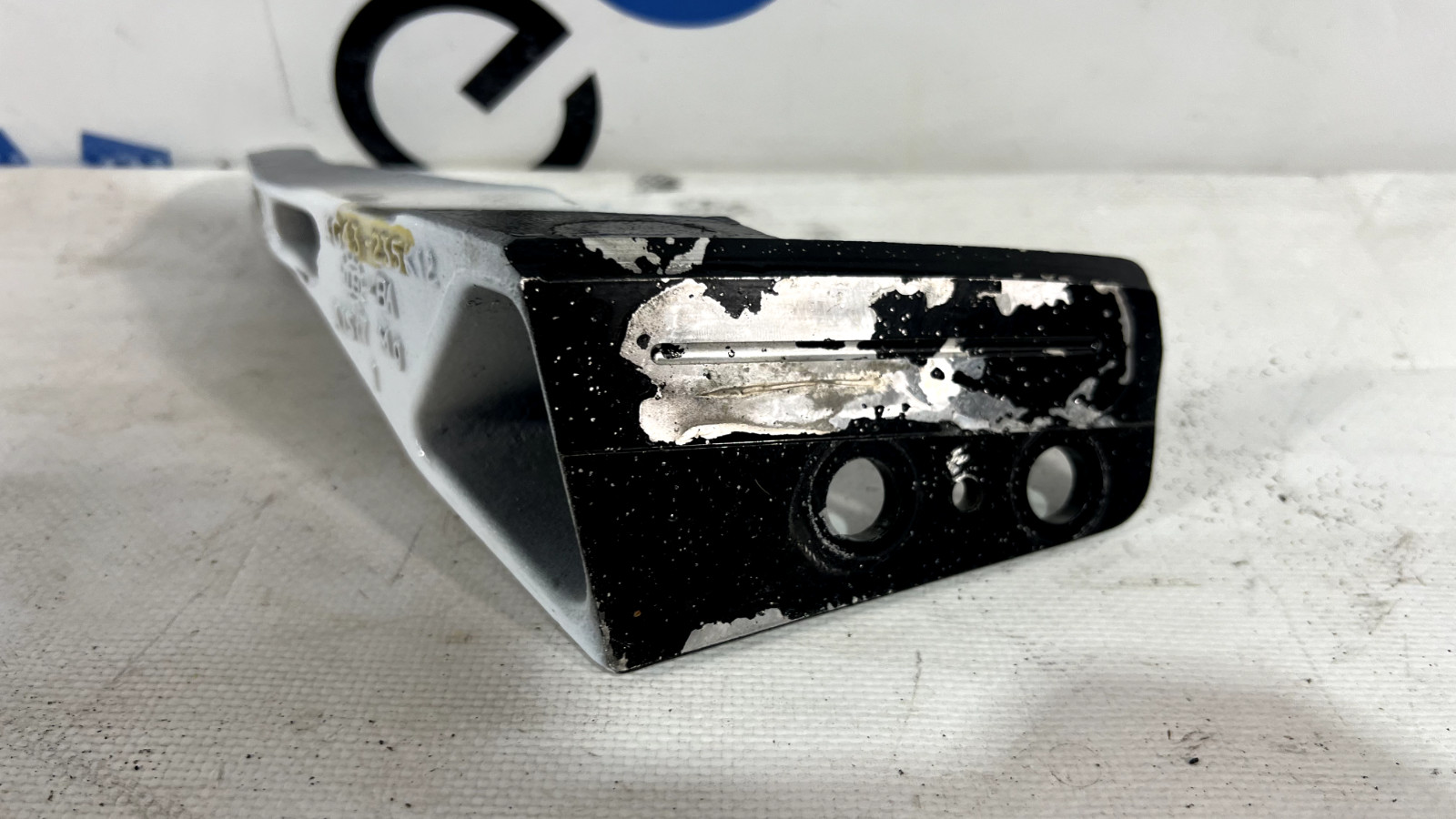 ASTON MARTIN V8 VANTAGE RIGHT DOOR HINGE CHECK STRAP STOPPER BRACKET OEM 2011 ✔️