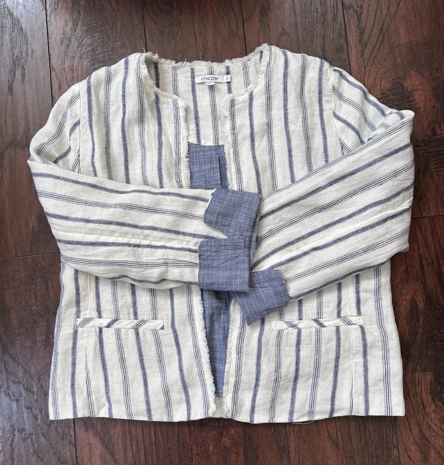 Chaqueta para mujer Chico’s a rayas de lino deshilachada azul/blanco talla 1 para todas las estaciones Foto 4 de 4