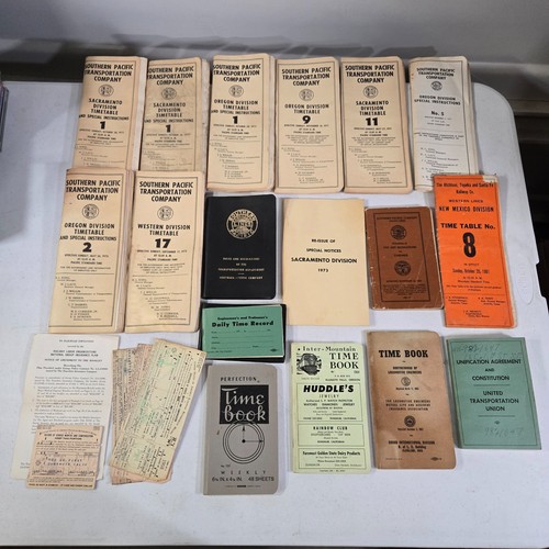 Lot 21 Vintage Southern Pacific Railroad Timetable Time Book 1939-1981 Dunsmuir