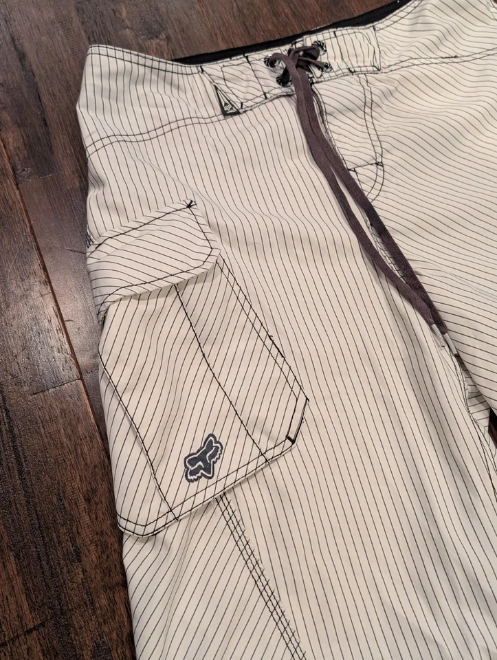 Pantalones Cortos Fox Racing para Hombres 30 Bañadores Bolsillo Carga Blanco Rayas Surf Foto 3 de 4