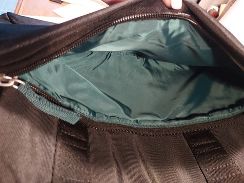 Bolso de hombro o asa Tucano 14,5 X 10,5 aprox para cuaderno/portátil (negro/verde azulado) - Imagen 5 de 10