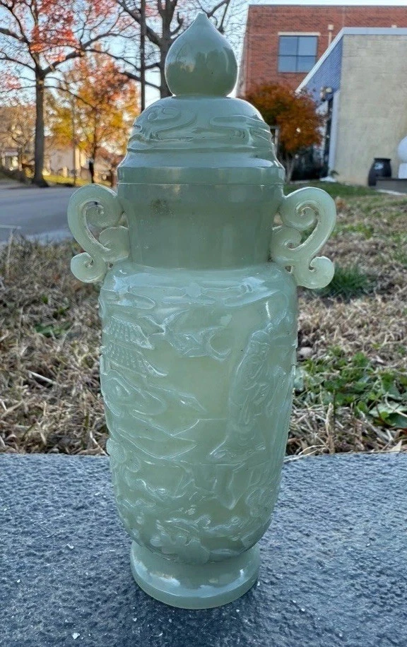 花瓶 和田绿玉梅瓶。花入 花瓶 和田绿玉梅瓶。花入 青白釉刻划花缠枝花卉纹梅瓶景德镇窑-南宋