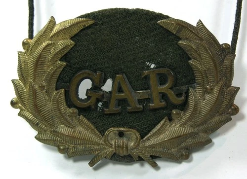 1880s CIVIL WAR VETERAN GAR / GRAND ARMY OF THE REPUBLIC BRASS WREATH HAT BADGE