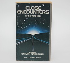 CLOSE ENCOUNTERS OF THE THIRD KIND Steven Spielberg - 1st Dell 1977 PB Original