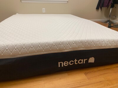 Nectar mattress queen, cooling technology, slightly used