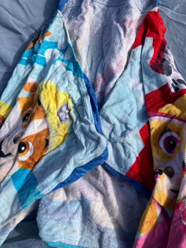 paw patrol childs bath robe with hoodie and hand pocket used great condition