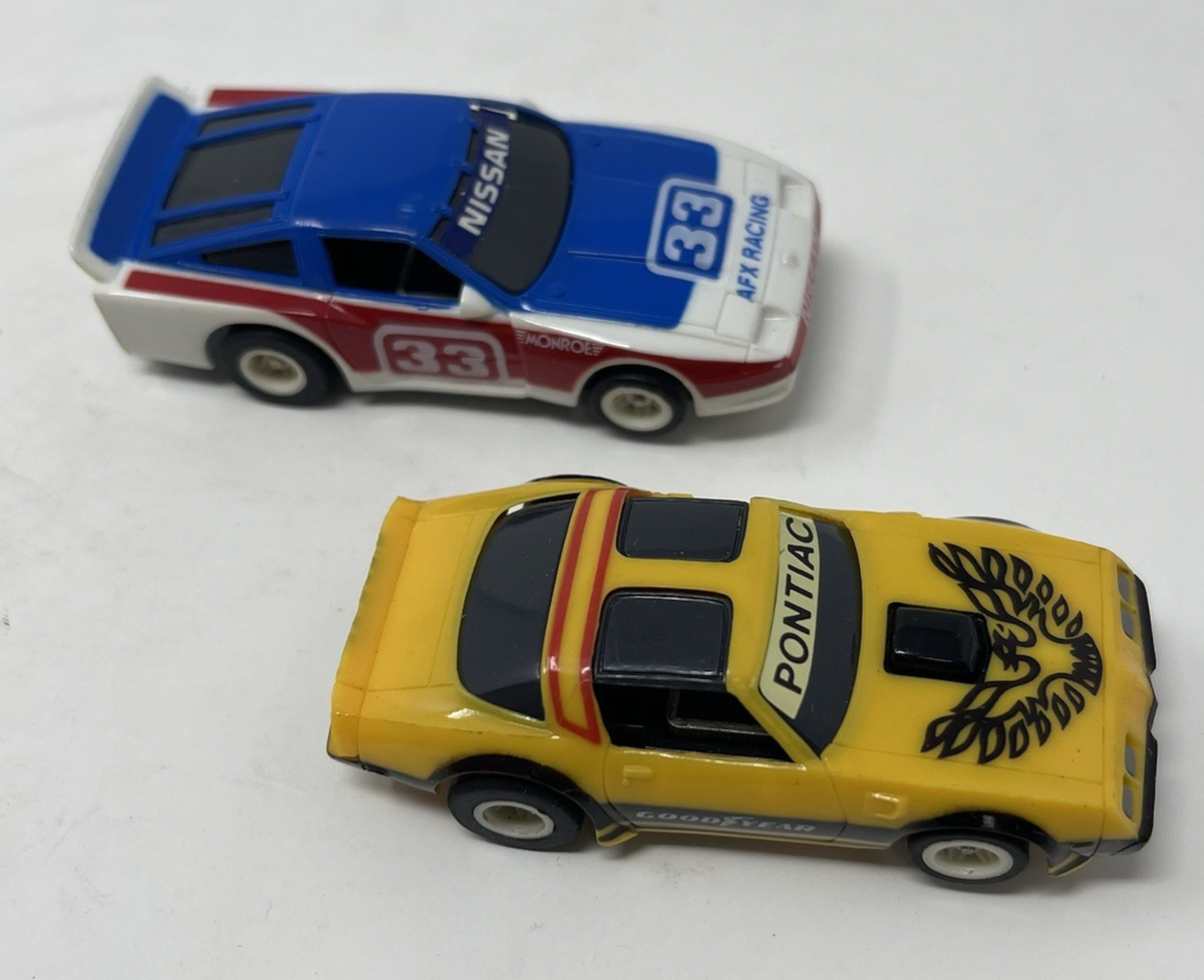 Tomy Aurora AFX Thunderloop Thriller Slot Car Set w/ 2 Cars Tested